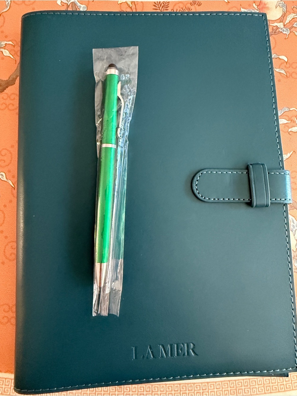 La Mer Beauty Gift Faux Leather Notebook w Ballpoint Pen Storage Indent Marks